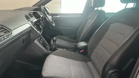 VOLKSWAGEN TIGUAN 2.0 TDi 150 R-Line Tech