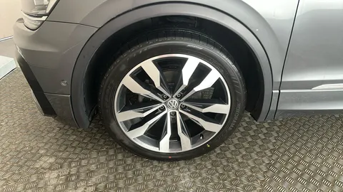 VOLKSWAGEN TIGUAN 2.0 TDi 150 R-Line Tech