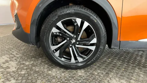 PEUGEOT 2008 100kW Allure Premium+ 50kWh Auto