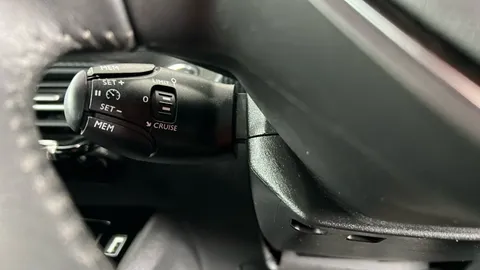 PEUGEOT 2008 100kW Allure Premium+ 50kWh Auto