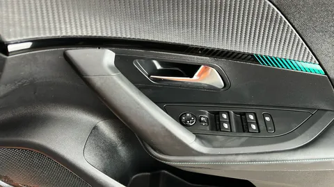 PEUGEOT 2008 100kW Allure Premium+ 50kWh Auto