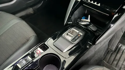 PEUGEOT 2008 100kW Allure Premium+ 50kWh Auto