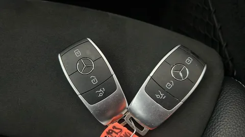 MERCEDES-BENZ C CLASS C220d AMG Line 9G-Tronic