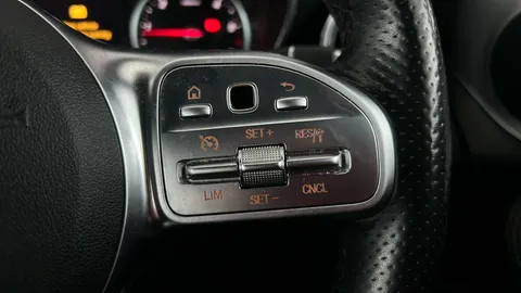 MERCEDES-BENZ C CLASS C220d AMG Line 9G-Tronic