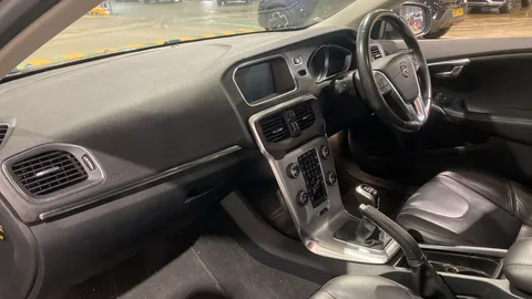 VOLVO V40 T3 [152] Inscription