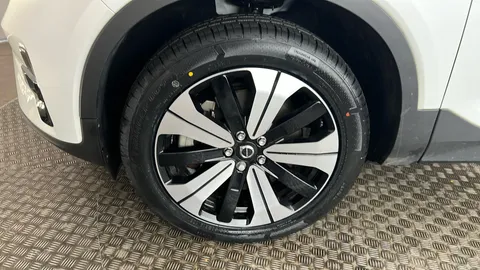 VOLVO XC40 170kW Recharge Plus 69kWh Auto