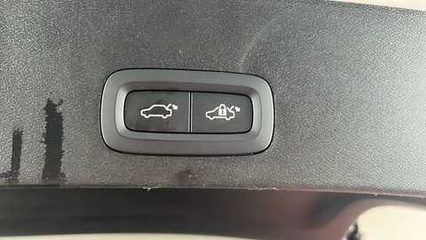 VOLVO XC40 170kW Recharge Plus 69kWh Auto