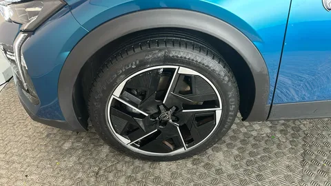 PEUGEOT 408 1.6 Plug-in Hybrid 225 GT e-EAT8