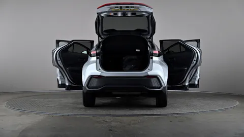 Toyota C-HR 2.0 PHEV Design CVT