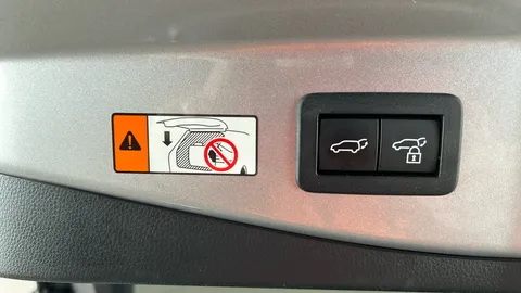 Toyota C-HR 2.0 PHEV Design CVT