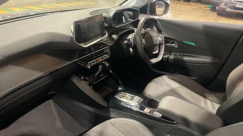 Peugeot 208 1.2 PureTech 100 Allure Premium + EAT8