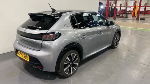 PEUGEOT 208 1.2 PureTech 100 GT EAT8