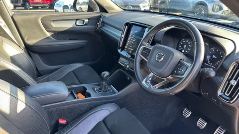 VOLVO XC40 1.5 T3 [163] R DESIGN