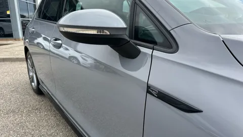 VOLKSWAGEN GOLF 1.5 eTSI 150 R-Line DSG