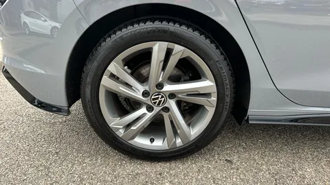 VOLKSWAGEN GOLF 1.5 eTSI 150 R-Line DSG