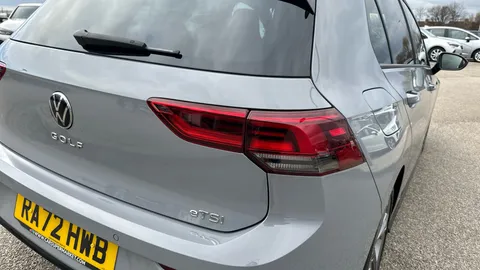 VOLKSWAGEN GOLF 1.5 eTSI 150 R-Line DSG