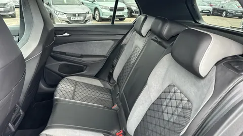 VOLKSWAGEN GOLF 1.5 eTSI 150 R-Line DSG