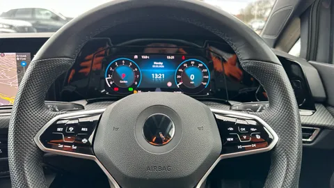 VOLKSWAGEN GOLF 1.5 eTSI 150 R-Line DSG