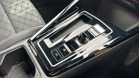 VOLKSWAGEN GOLF 1.5 eTSI 150 R-Line DSG