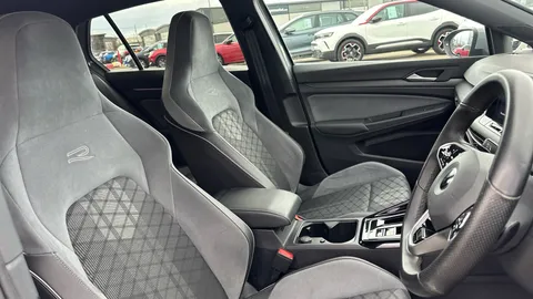 VOLKSWAGEN GOLF 1.5 eTSI 150 R-Line DSG