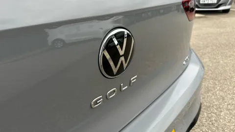 VOLKSWAGEN GOLF 1.5 eTSI 150 R-Line DSG