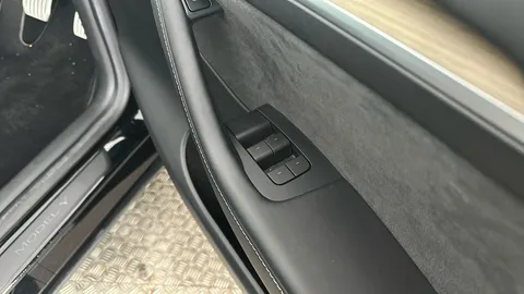 TESLA MODEL Y Performance AWD Auto