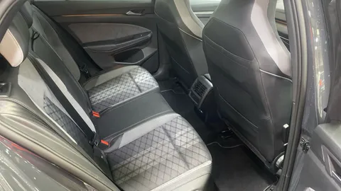 VOLKSWAGEN GOLF 1.5 eTSI 150 R-Line DSG