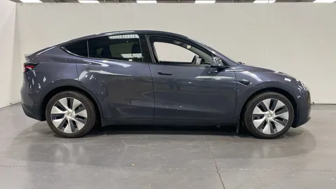 TESLA MODEL Y RWD Auto