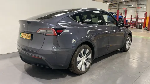 TESLA MODEL Y RWD Auto