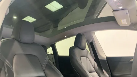 TESLA MODEL Y RWD Auto