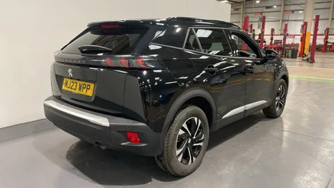 PEUGEOT 2008 1.2 PureTech Allure Premium+