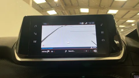 PEUGEOT 2008 1.2 PureTech Allure Premium+