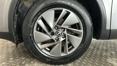 NISSAN QASHQAI 1.3 DiG-T MH Acenta Premium