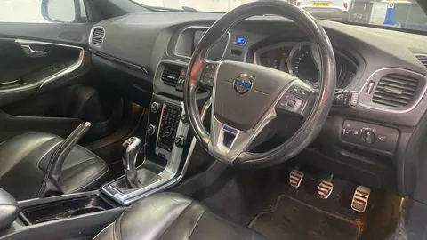 VOLVO V40 T3 [152] R DESIGN Lux Nav