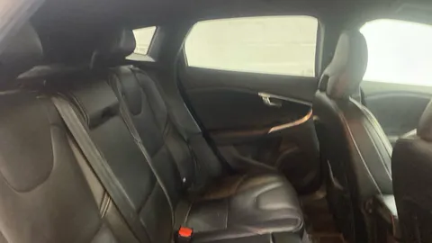 VOLVO V40 T3 [152] R DESIGN Lux Nav