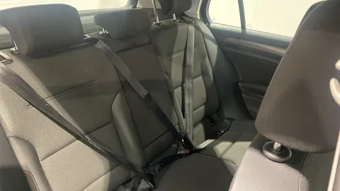 Volkswagen Golf 99kW e-Golf 35kWh Auto