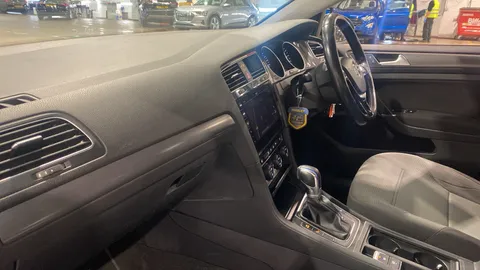 Volkswagen Golf 99kW e-Golf 35kWh Auto