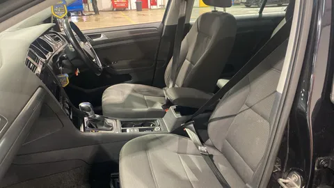 Volkswagen Golf 99kW e-Golf 35kWh Auto