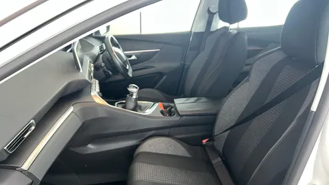 PEUGEOT 3008 1.5 BlueHDi Active