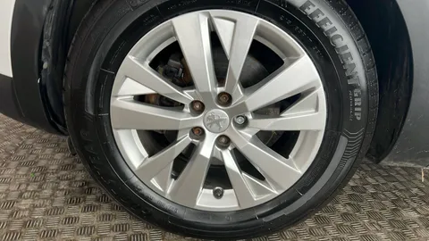 PEUGEOT 3008 1.5 BlueHDi Active