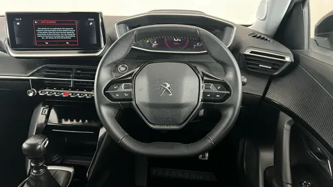 PEUGEOT 2008 1.5 BlueHDi 110 Allure Premium+