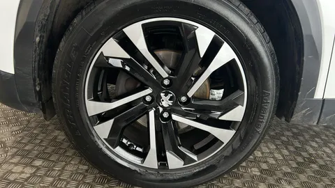 PEUGEOT 2008 1.5 BlueHDi 110 Allure Premium+