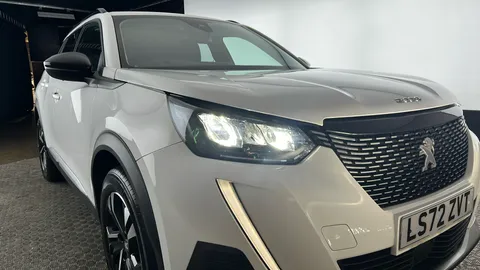 PEUGEOT 2008 1.5 BlueHDi 110 Allure Premium+