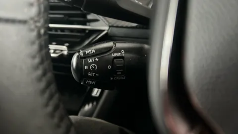 PEUGEOT 2008 1.5 BlueHDi 110 Allure Premium+