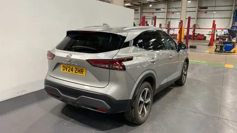 NISSAN QASHQAI 1.3 DiG-T MH N-Connecta