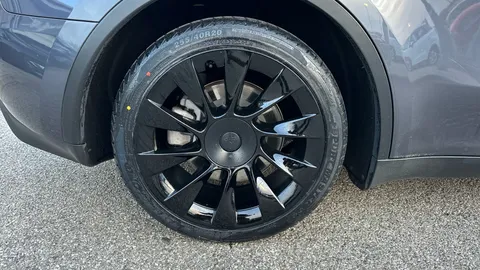 Tesla                     Model Y Long Range AWD Auto