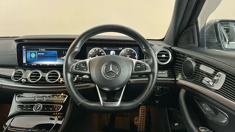 MERCEDES-BENZ E CLASS E220d AMG Line Premium 9G-Tronic