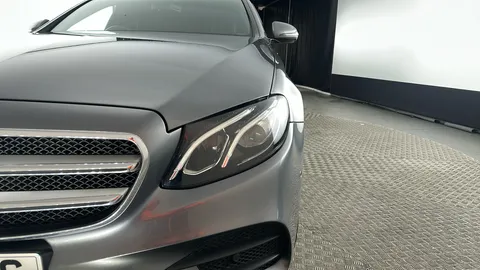 MERCEDES-BENZ E CLASS E220d AMG Line Premium 9G-Tronic