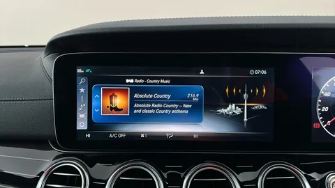 MERCEDES-BENZ E CLASS E220d AMG Line Premium 9G-Tronic