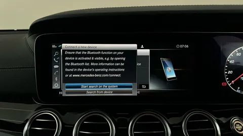 MERCEDES-BENZ E CLASS E220d AMG Line Premium 9G-Tronic